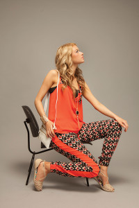 PELICAN DISTRICT This Spring look for big prints to make a big debut. This printed jogger pant is paired with a matching tank. Add a long tassel necklace and houndtooth cuff for a fashionable fix. Finish the look with a white, cross-body purse and  precious strappy flats.