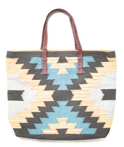 PRINTED TOTE - This cute tote is great for casual days or a trip to the the lake. 